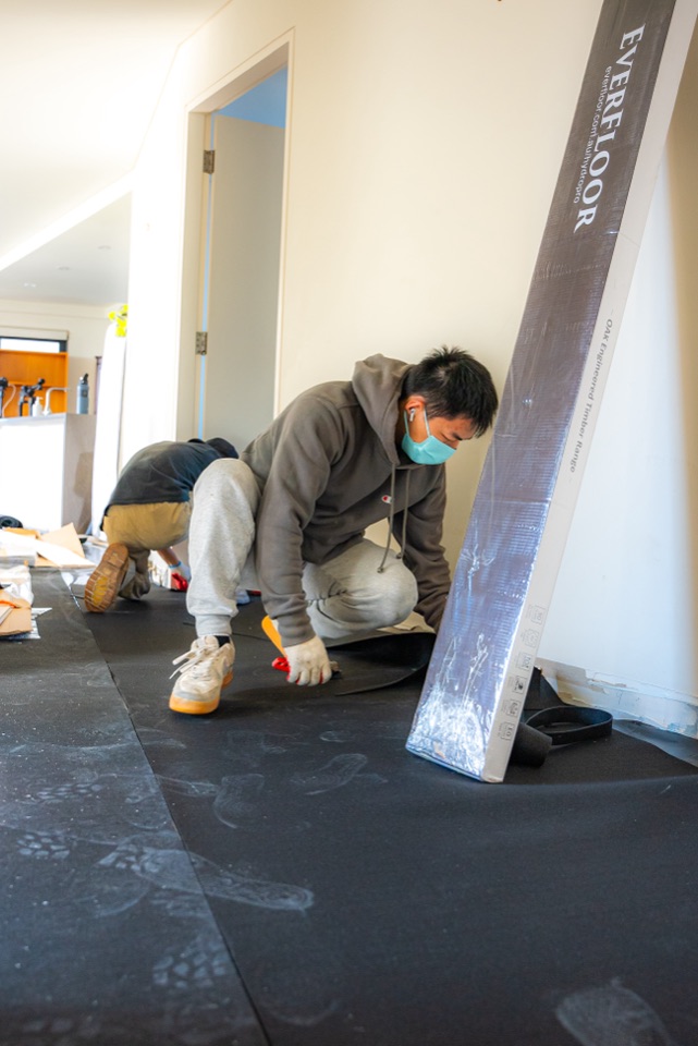 Underlay down and the first cartons open