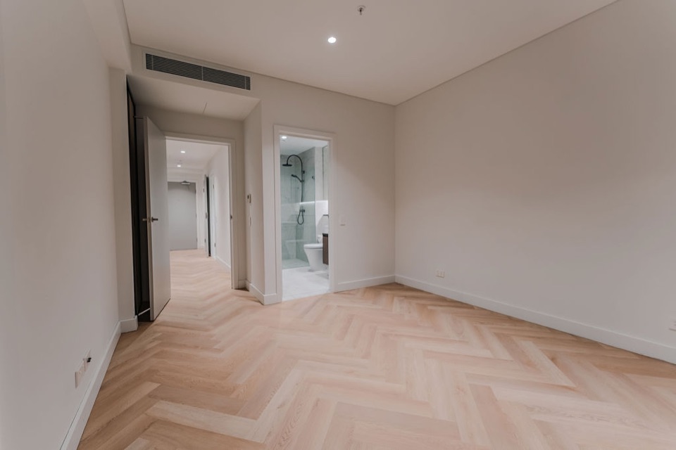 Pale herringbone flowing towards the ensuite