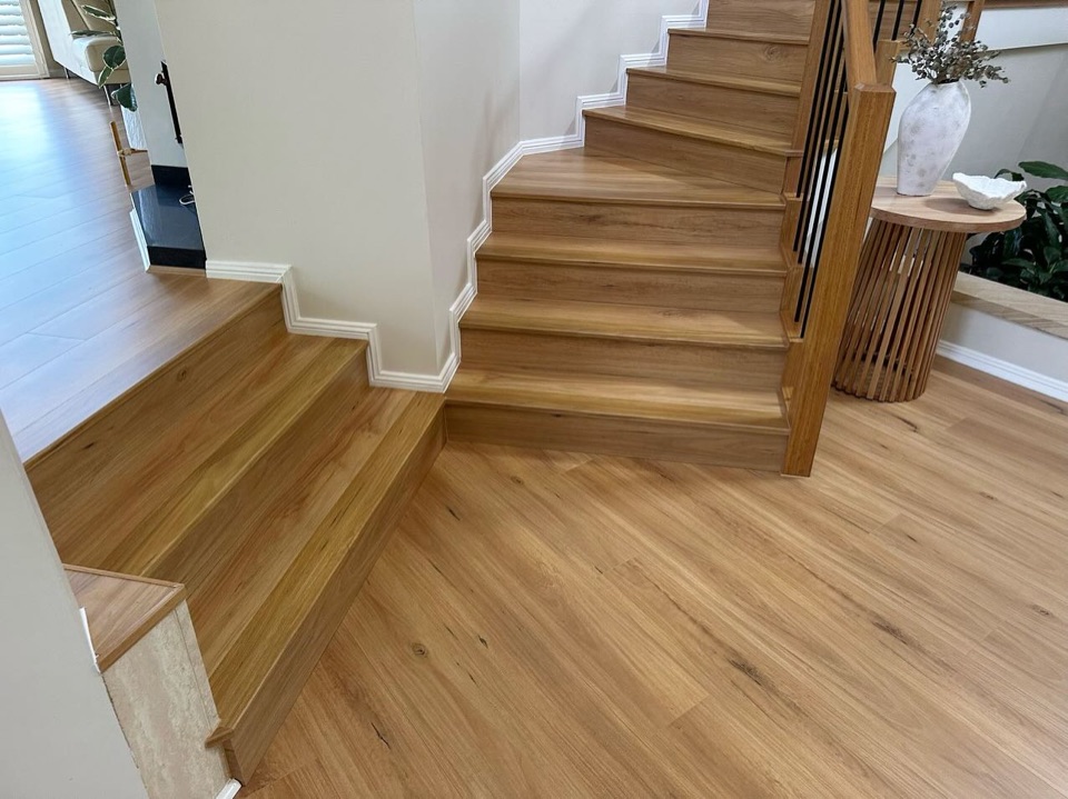 Blackbutt hybrid wrapping the winder staircase