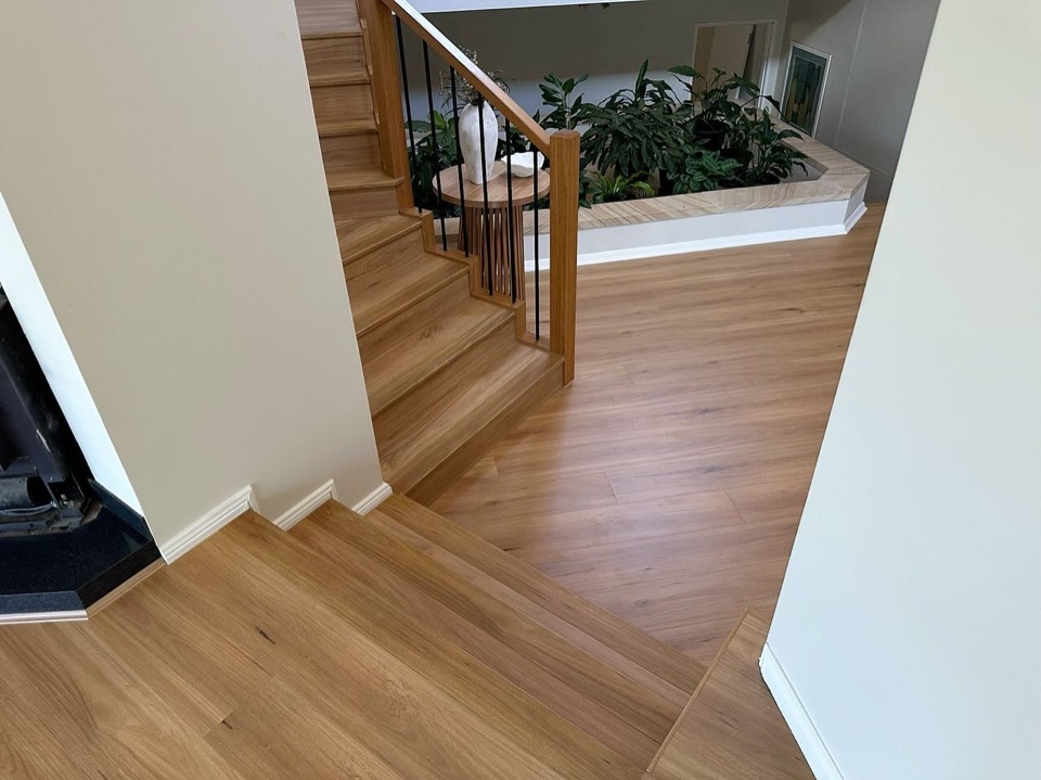 Blackbutt hybrid wraps the stairs and landing