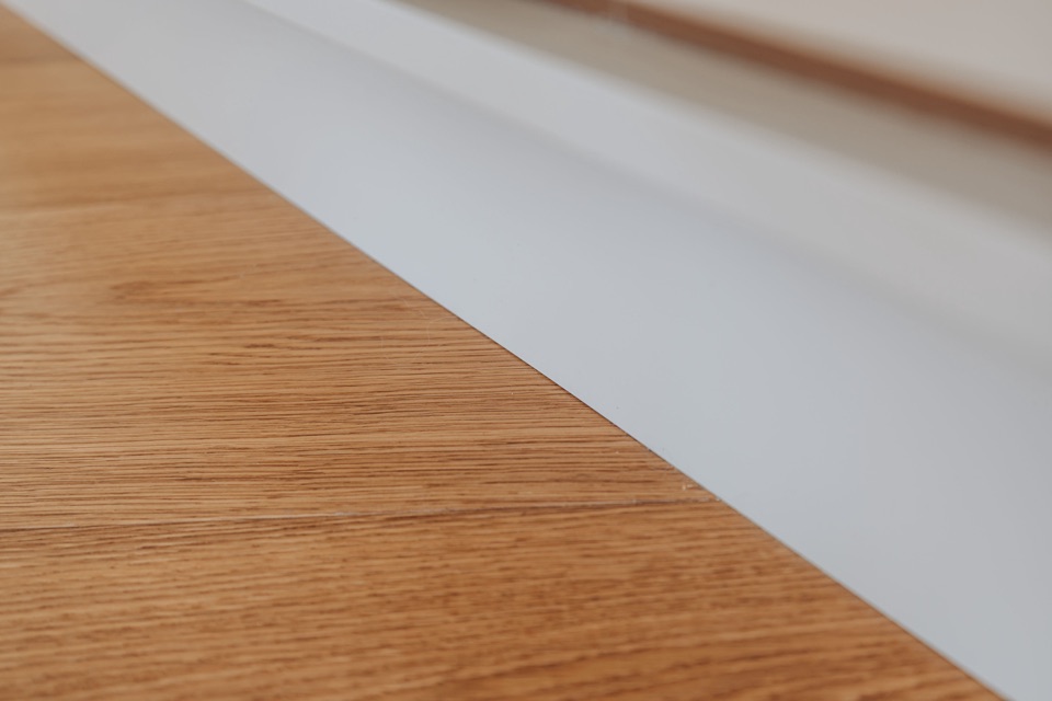 The floor finished tight along the skirting