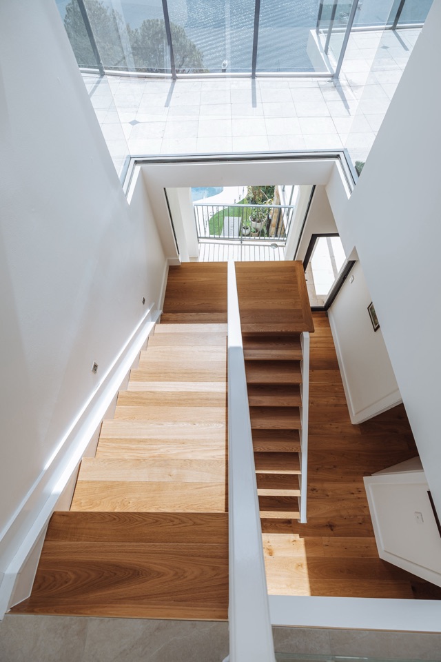The stairs from above, running down towards the harbour
