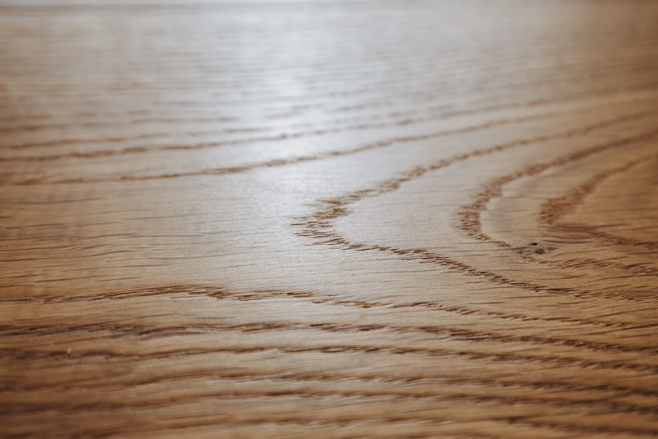 The oak grain, up close