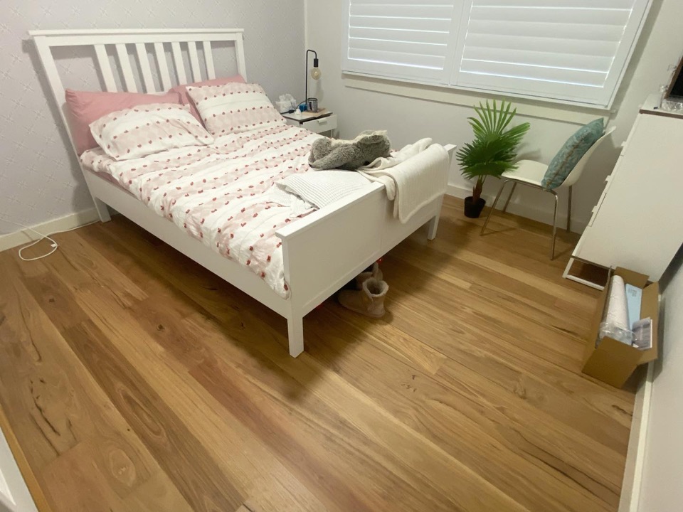 Wirebrushed blackbutt beneath a crisp white bed