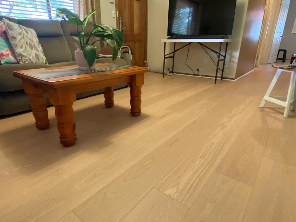 Clean grained laminate through the living room